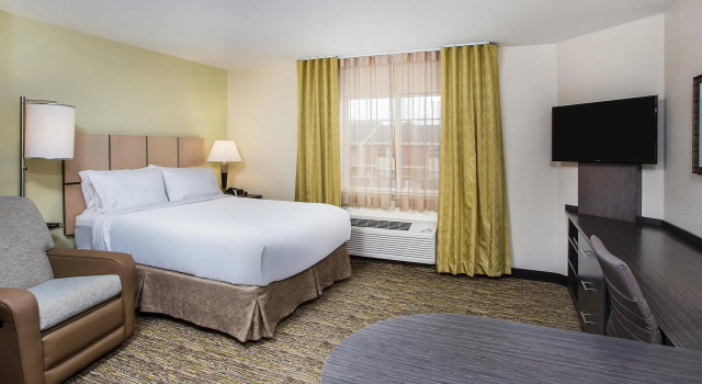 Люкс Candlewood Suites Bowling Green by IHG