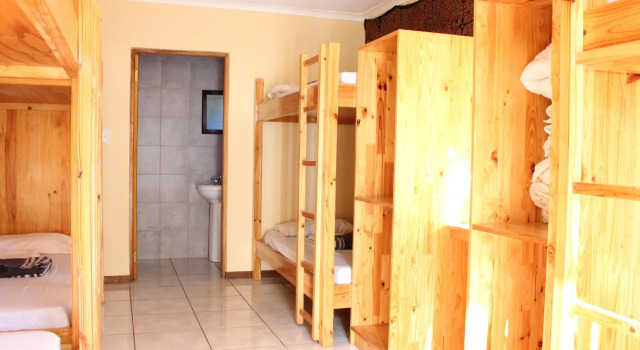 Кровать в общем номере Lodge 96