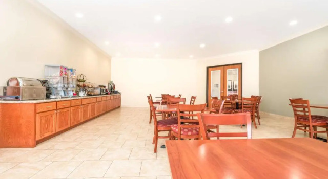 Номер Standard Ramada by Wyndham College Station