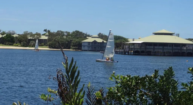 Апартаменты Sun-Sand-Sleep at waterfront family apartment in Twin Waters Resort, Sunshine Coast