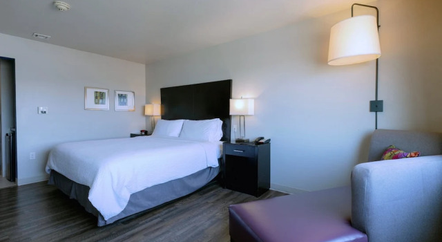 Двухместный номер Standard Holiday Inn Express and Suites Tahlequah by IHG