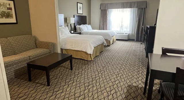 Четырёхместный люкс Holiday Inn Express & Suites Deming Mimbres Valley by IHG