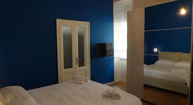 Blue design suite in Casa epoca Isola Garibaldi
