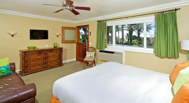 Ocean Palms Beach Resort, Забронировать Курортный отель Карлсбад San Diego County, рядом с New Village Arts Theatre