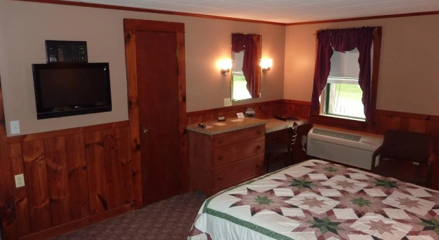 Country Acres Motel, Varaa Motelli Hotellit New England uima-altaalla, Uima-allas
