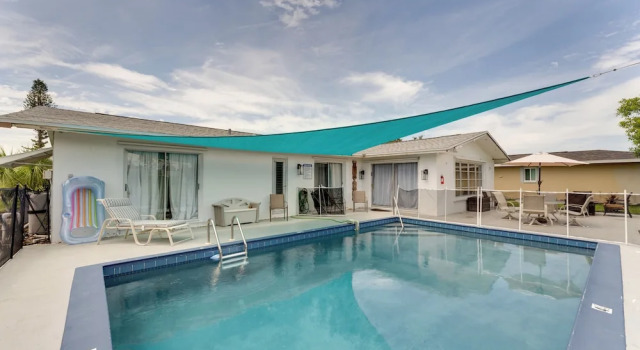 Коттедж Heated Pool: Canal-front Rotonda West Retreat