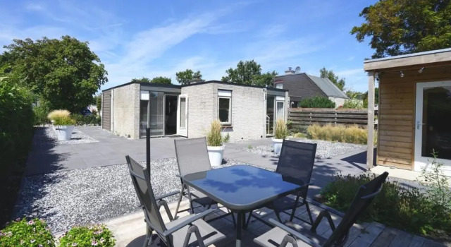 Коттедж Populier 5 Modern bungalow - for the use of the sauna, additional costs are applicable - near the beach - not for companies