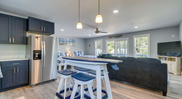 Апартаменты 1 Mi to Beach & Pier! Chic Ocean Isle Studio