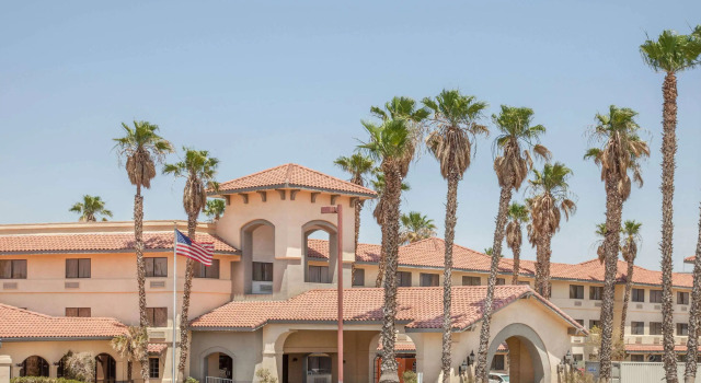 Ramada Inn Barstow, Rezerwuj Hotel Hotele w Barstow z parkingiem, Parking