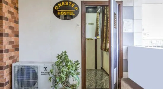 One Step Hostel, Забронировать Хостел Колаба Мумбай, рядом с Union Bank of India