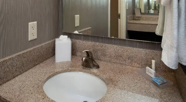 Двухместный люкс c 1 комнатой Courtyard by Marriott High Point