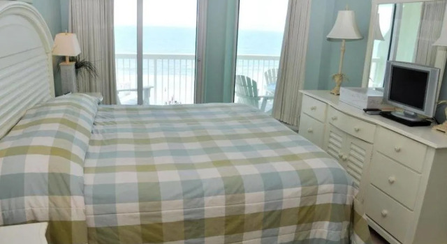 Paradise Pointe 5B - 3 Br condo by RedAwning