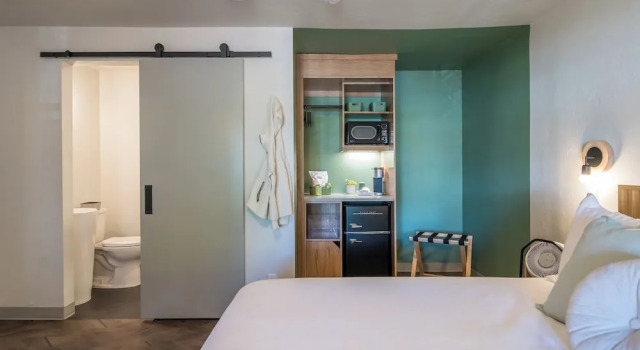 Номер Deluxe The Local Motel & Shops