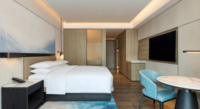Люкс с видом на море Отель Courtyard by Marriott Zhuhai