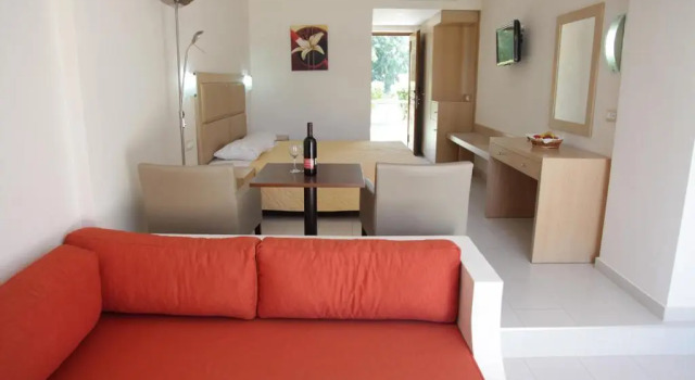 Семейный номер Standard KOLYMBIA SKY HOTEL