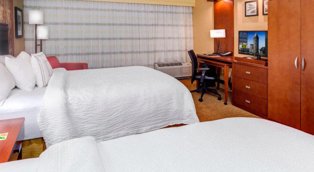 Четырёхместный номер Standard Courtyard by Marriott Indianapolis Noblesville