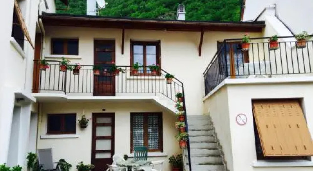 Apartment Pujol, Buchen Sie Ferienwohnung Esquieze-Sere Languedoc-Roussillon