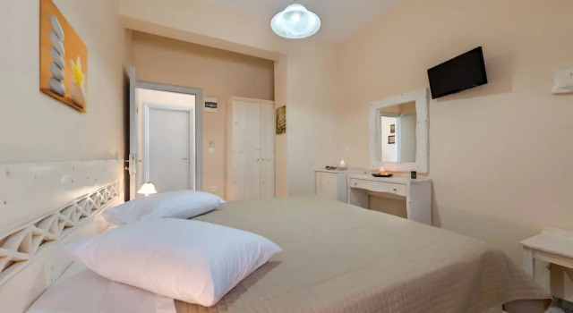 Двухместный номер Deluxe с балконом Villa Aegeon