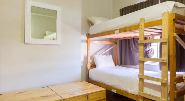 Кровать в общем номере Green Elephant Backpackers