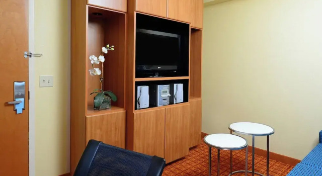 Люкс Fairfield Inn and Suites by Marriott Winston Salem/Hanes