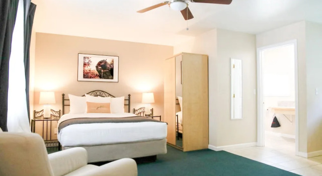 Люкс Deluxe с 2 комнатами Sierra Mountain Inn