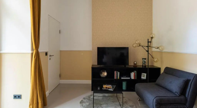 Feel the city life from the Gustav Klimt studio