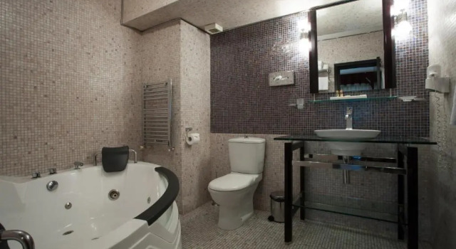 Полулюкс Hotel Dumbrava