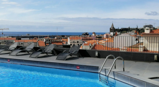Кровать в общем номере The Editory Garden Carmo Funchal