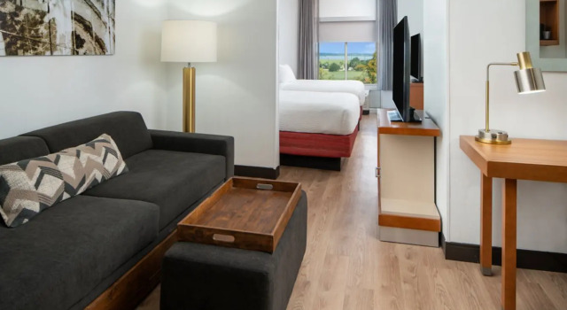 Четырёхместная студия SpringHill Suites Charleston Riverview