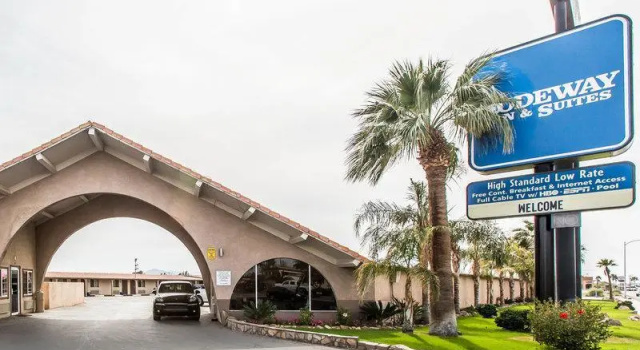 Четырёхместный номер Standard Americas Best Value Inn and Suites El Centro