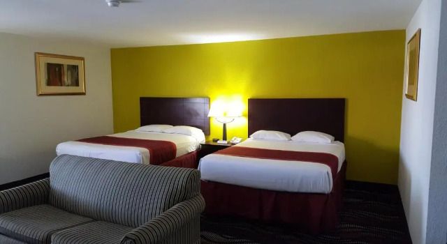 Четырёхместный люкс Horizon Inn