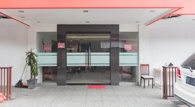 RedDoorz Plus @ Ruko Klandasan Ulu, Book Hotel Balikpapan 