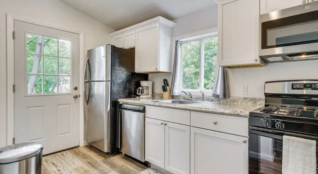 Коттедж Cozy Glens Falls Getaway < 1 Mi to Downtown