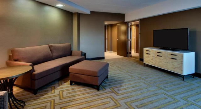Двухместный люкс с 2 комнатами Doubletree By Hilton Mt. Vernon