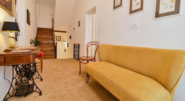 Stunning Home in Seget Donji With Wifi and 1 Bedrooms, Забронировать Дом для отпуска Коттеджи Трогир, рядом с Частный Пляж «ТН Ядран Хотэл», Коттедж