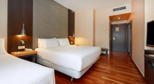 Трёхместный номер Standard NH Barcelona Eixample