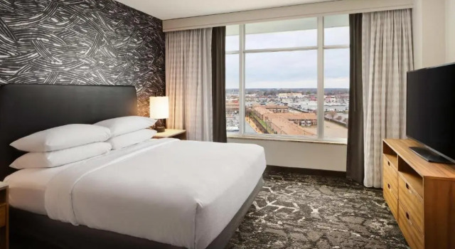 Двухместный люкс Embassy Suites by Hilton Hampton Convention Center