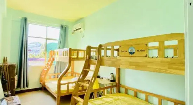 Кровать в общем номере (мужской номер) Wanning Shenzhou 517 Homestay (Shenzhou Peninsula Resort Area Huandao Tourism Highway)