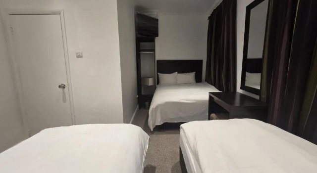 Четырёхместный номер Standard Haringey Hotel