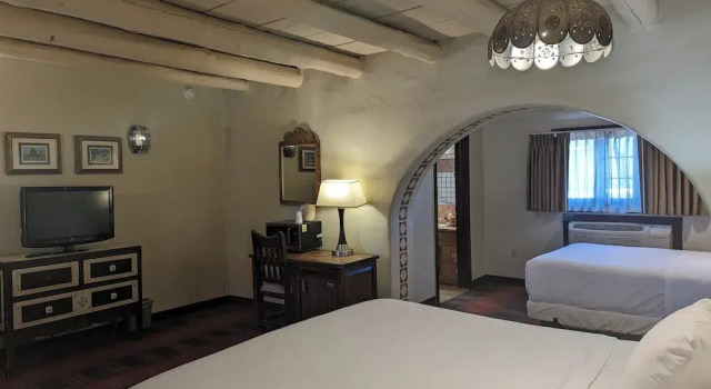 Шестиместный номер Superior Sagebrush Inn & Suites
