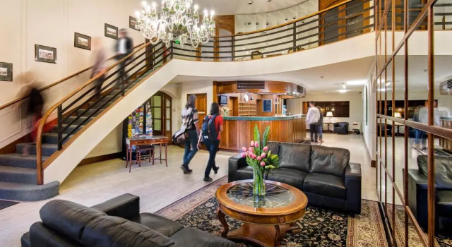 Четырёхместный номер Deluxe Adelaide Inn