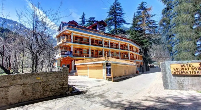 Holiday Home International, Забронировать Отель Отели Манали с парковкой, Парковка