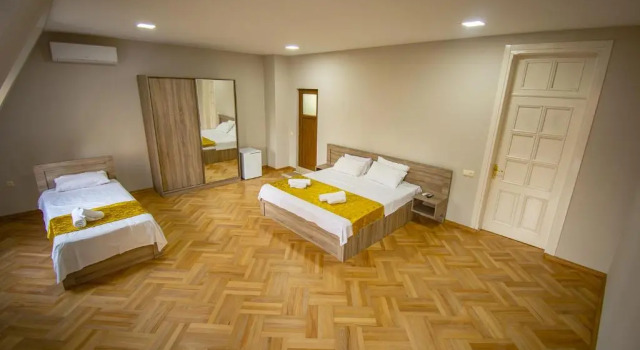 NaNas Guesthouse, Забронировать Отель Недорогие отели Батуми, рядом с Фонтан Нептуна, недорого