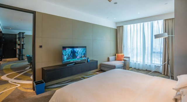 Люкс c 1 комнатой Four Points by Sheraton Changchun Hi-Tech Zone