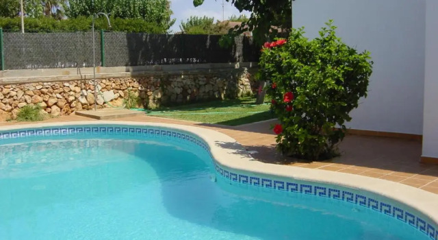 Коттедж Villa familiar con piscina privada en Calan Blanes