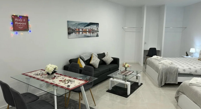 Luxurious Spacious Studio Retreat Close to Funchal, Rezerwuj Hotel Hotele w Funchal z parkingiem, Parking