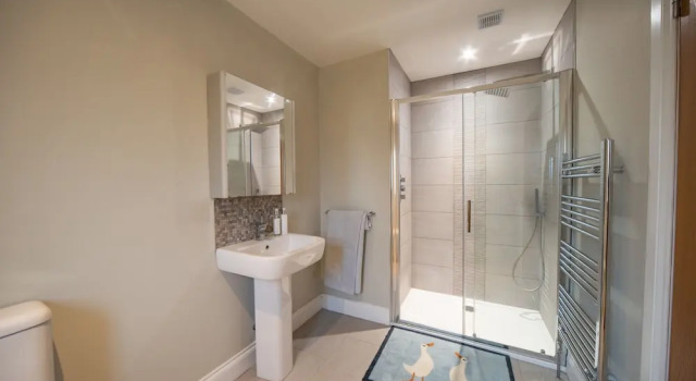 Коттедж Hillcrest - 8 Person Luxury House and Hot Tub