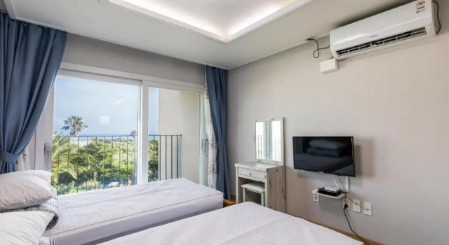 Коттедж Jeju Bada Wi Olle Pension