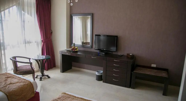 Двухместный номер Standard Queens Suite Hotel