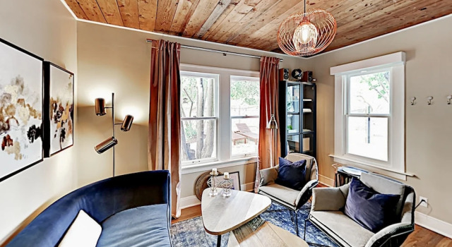 Travis Heights Bungalow - 2 Br Cottage